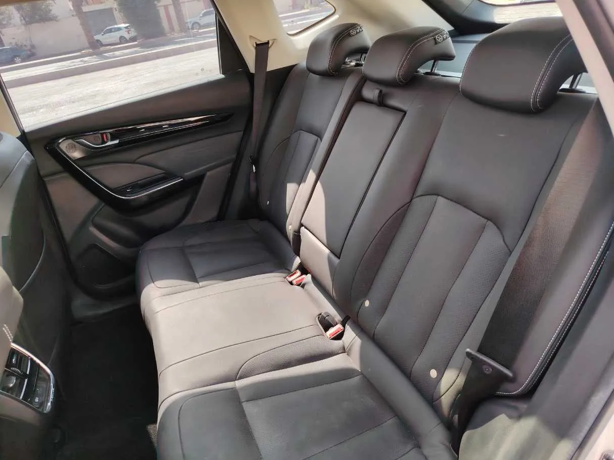 Car image 16