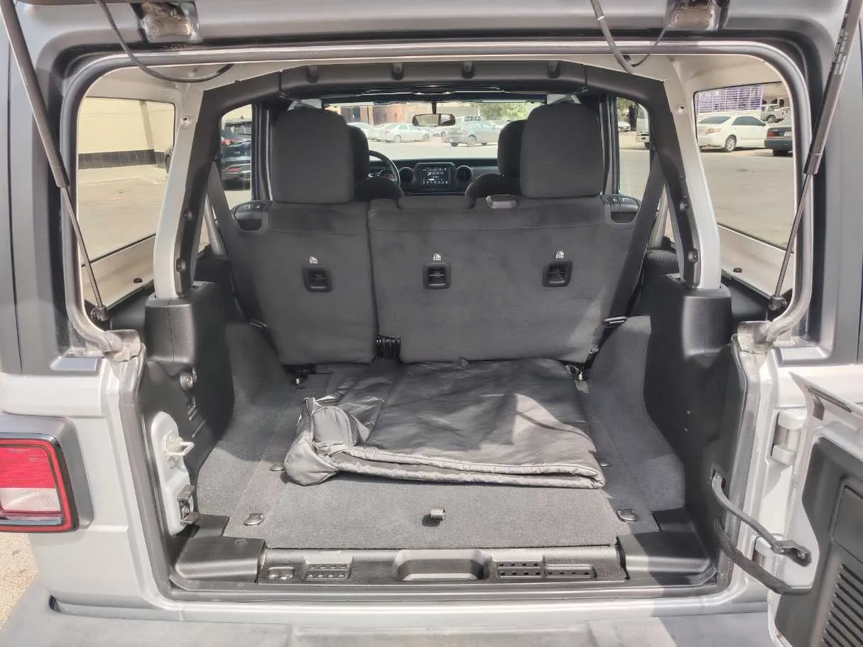 Car image 27