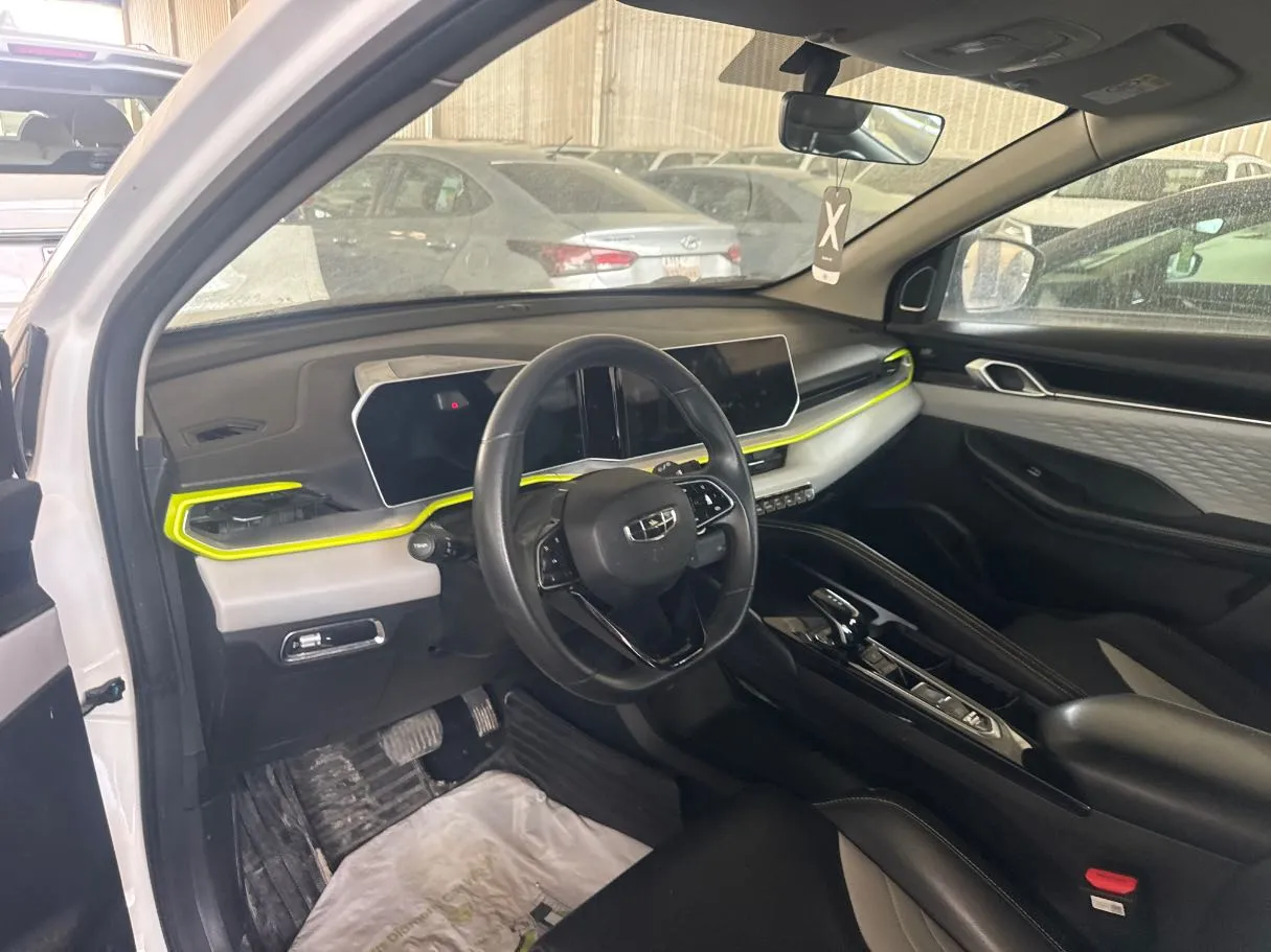 Car image 13