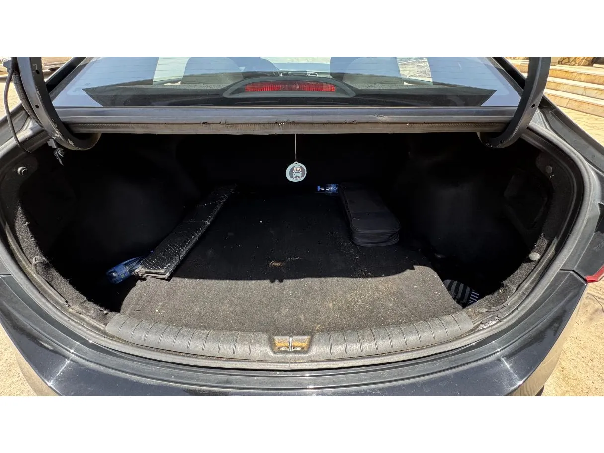 Car image 20