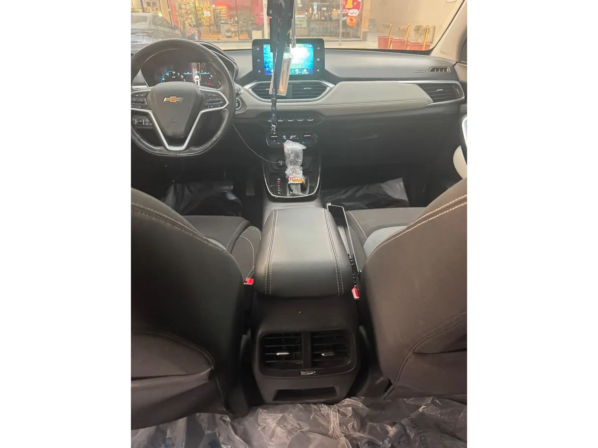 Car image 15