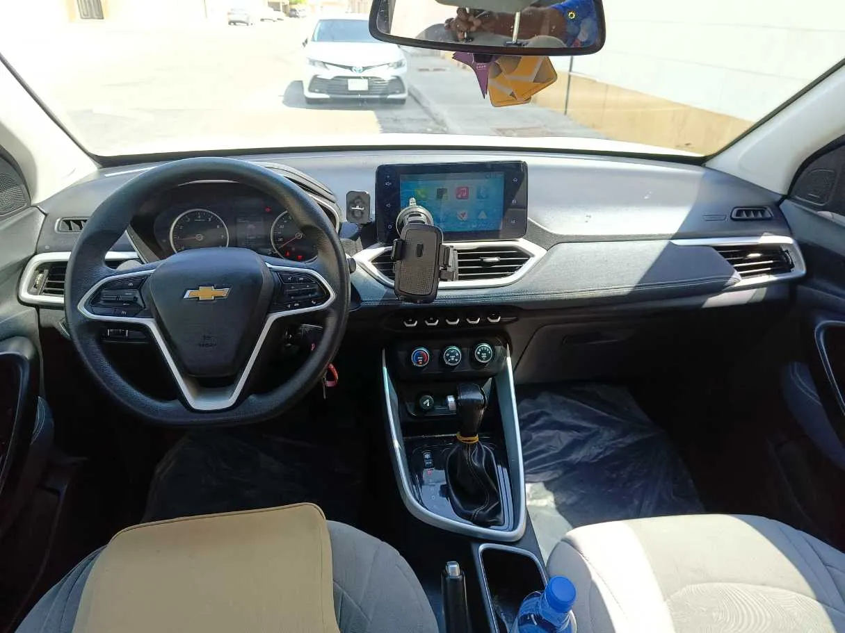 Car image 19
