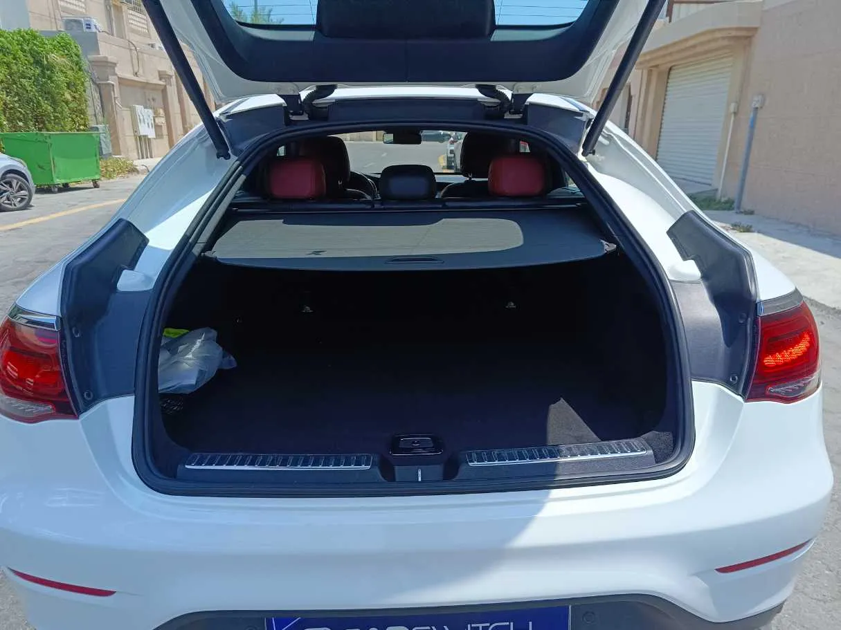 Car image 32