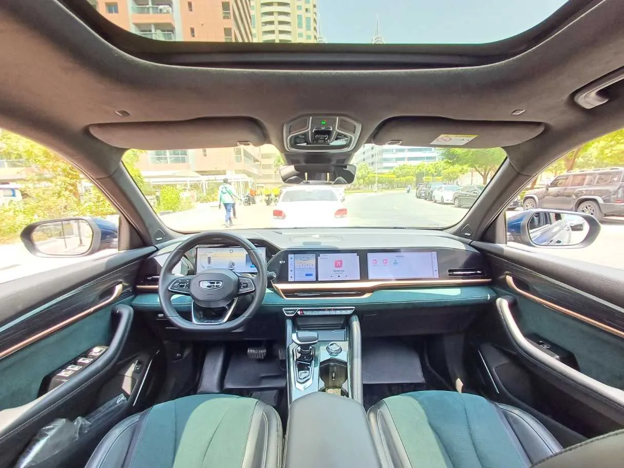 Car image 14