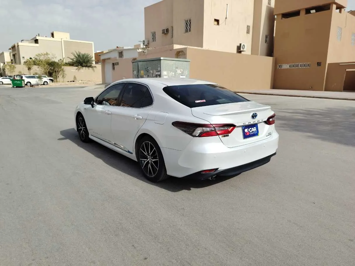 Car image 7