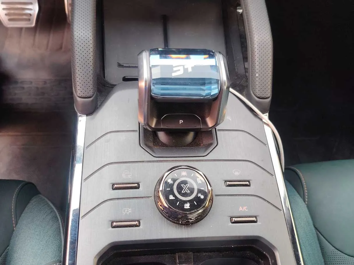 Car image 16