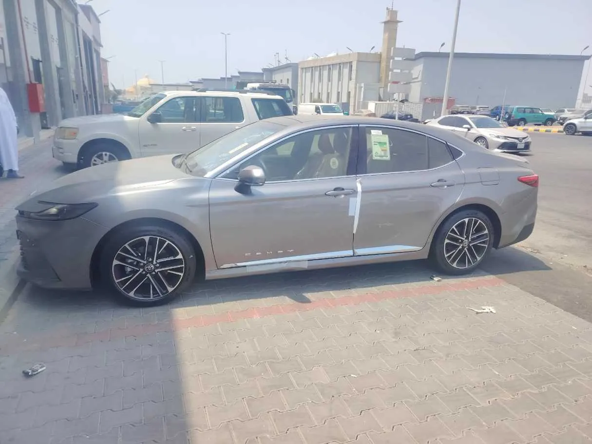 Car image 8