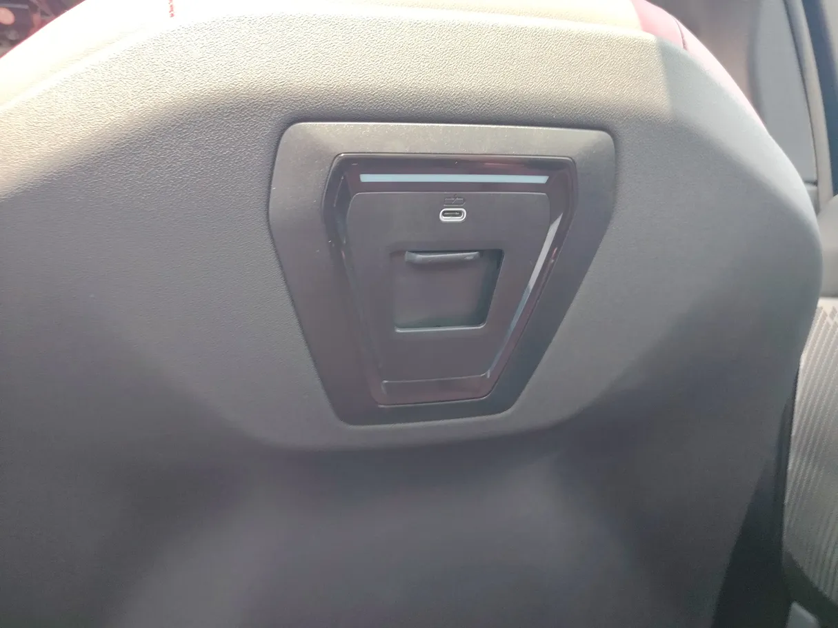 Car image 28