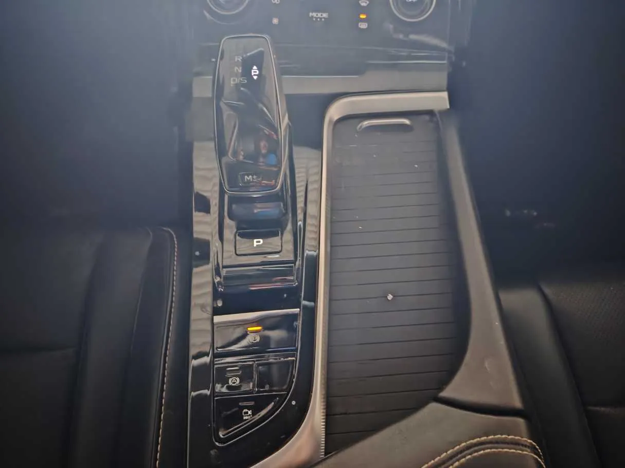 Car image 28