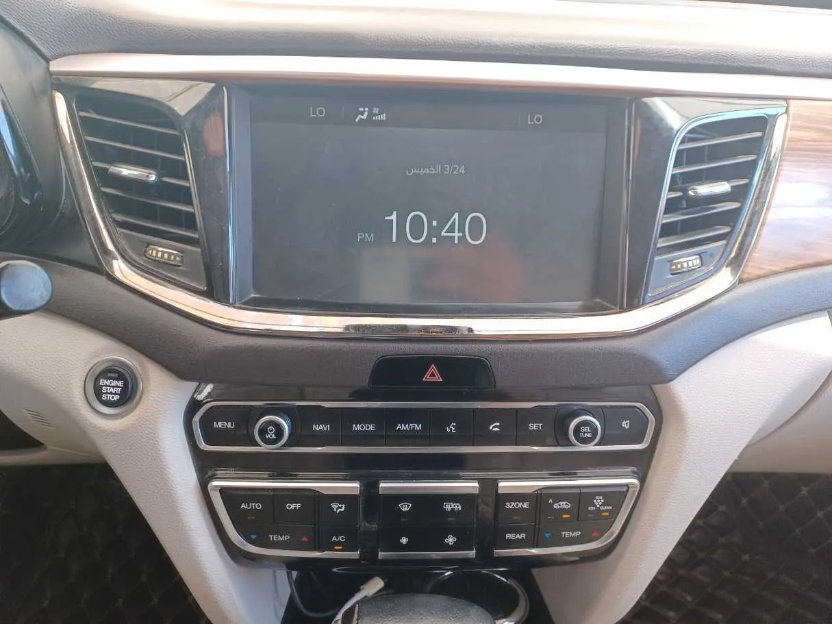 Car image 15