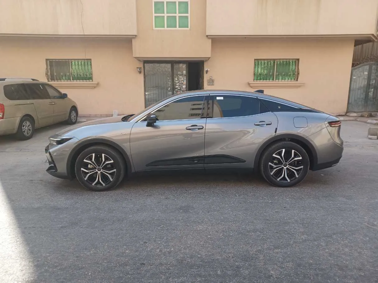 Car image 8
