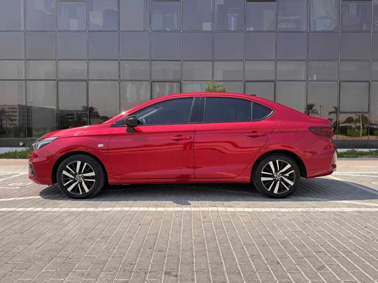 Car image 4