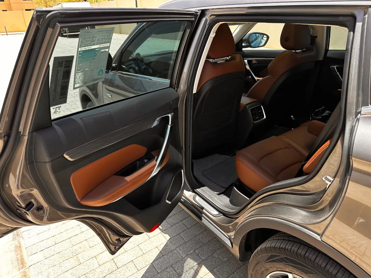 Car image 13