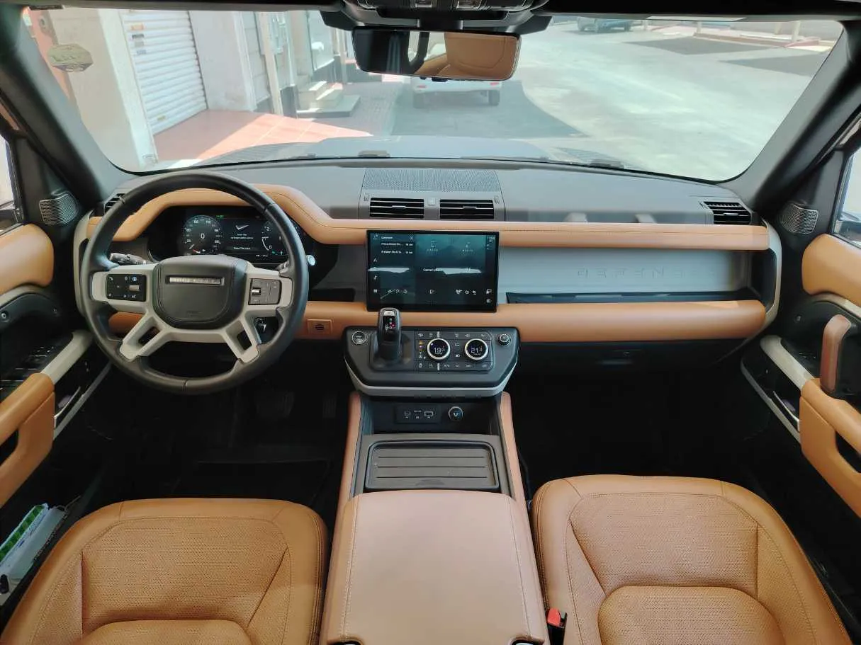 Car image 18