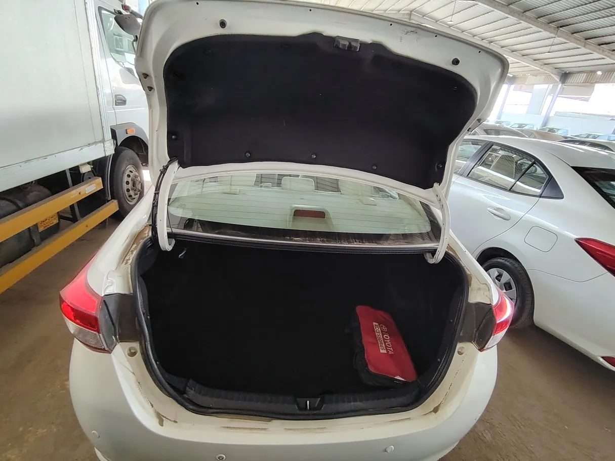 Car image 25