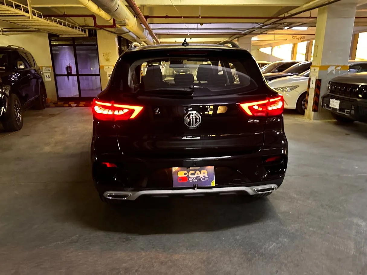 Car image 6