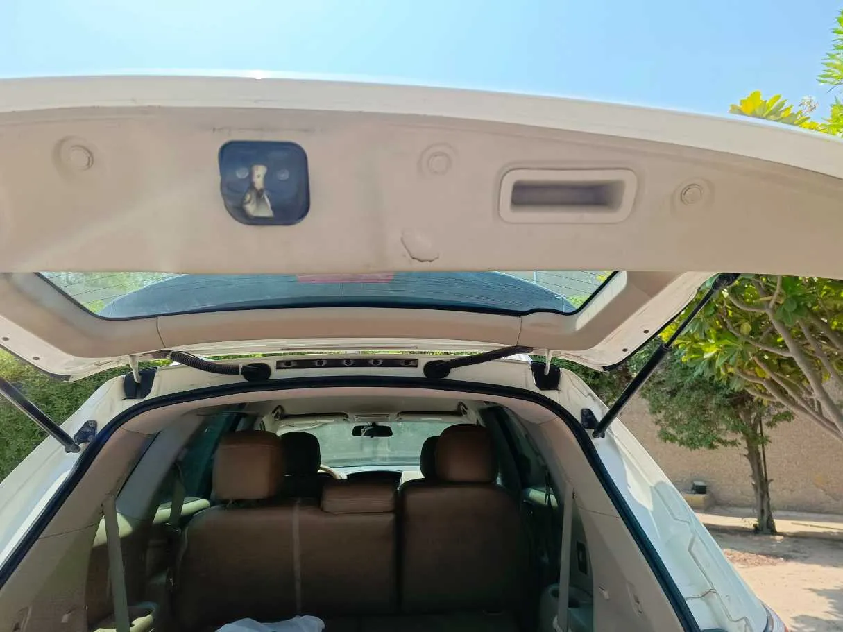 Car image 26