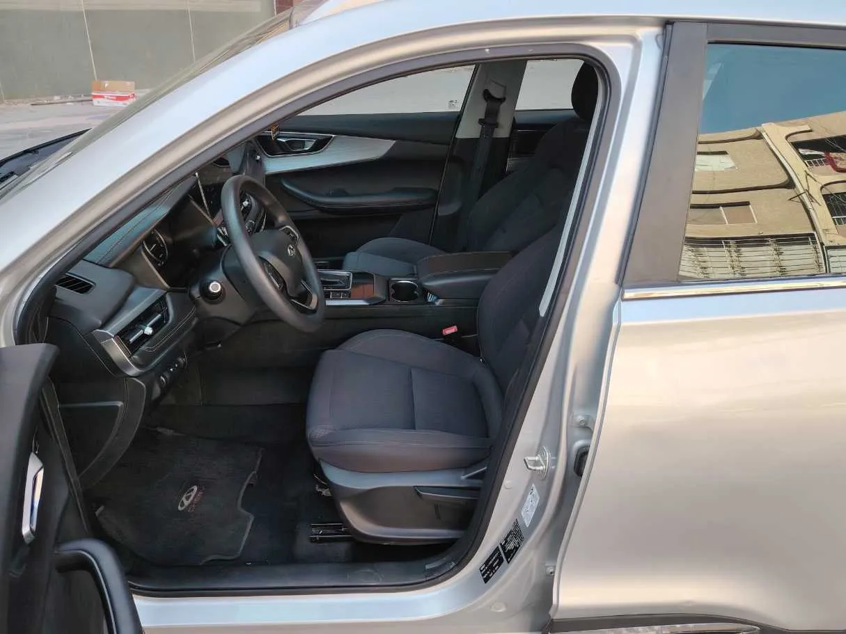 Car image 12
