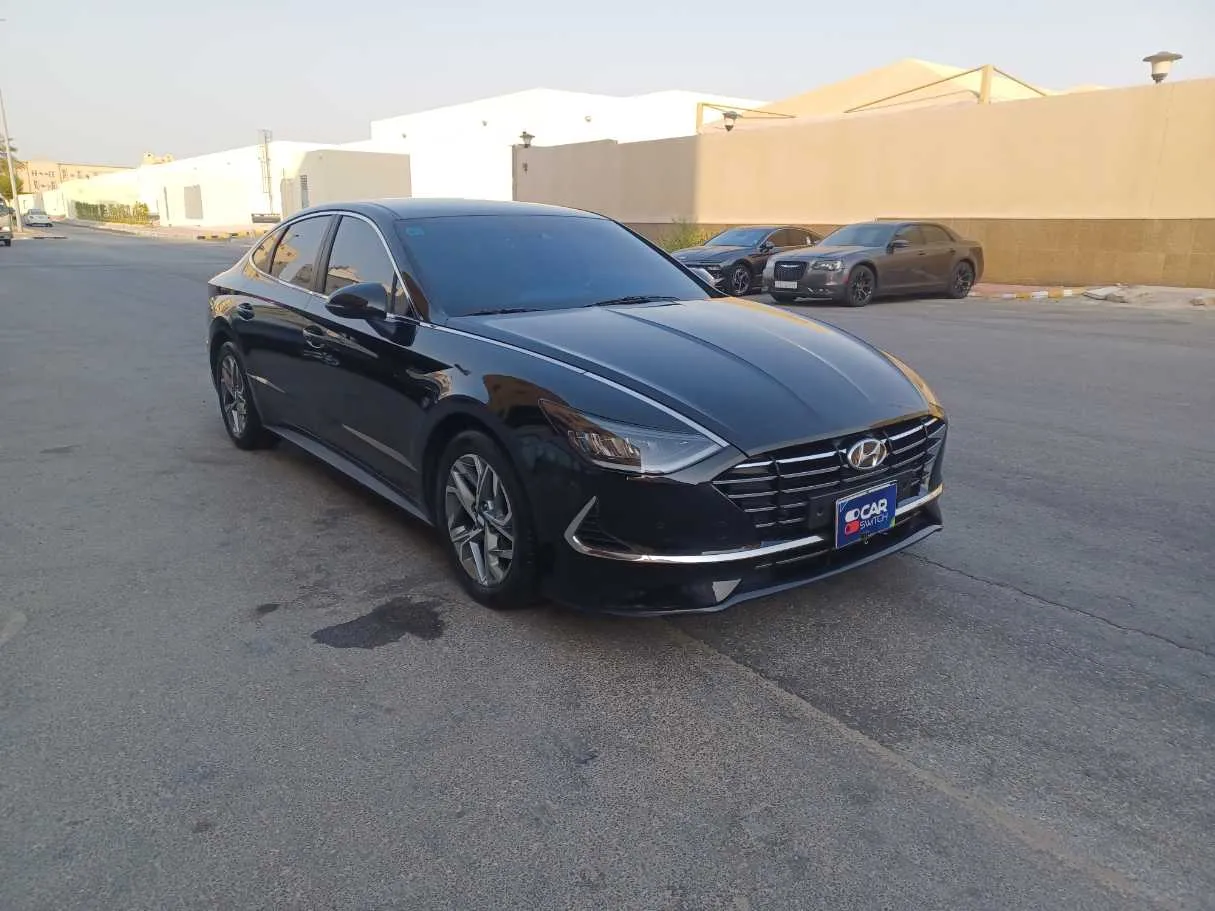 Car image 3