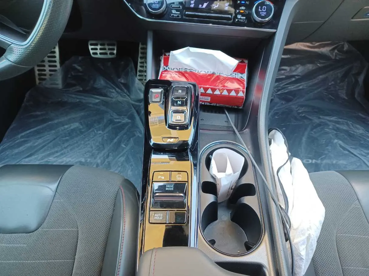 Car image 14