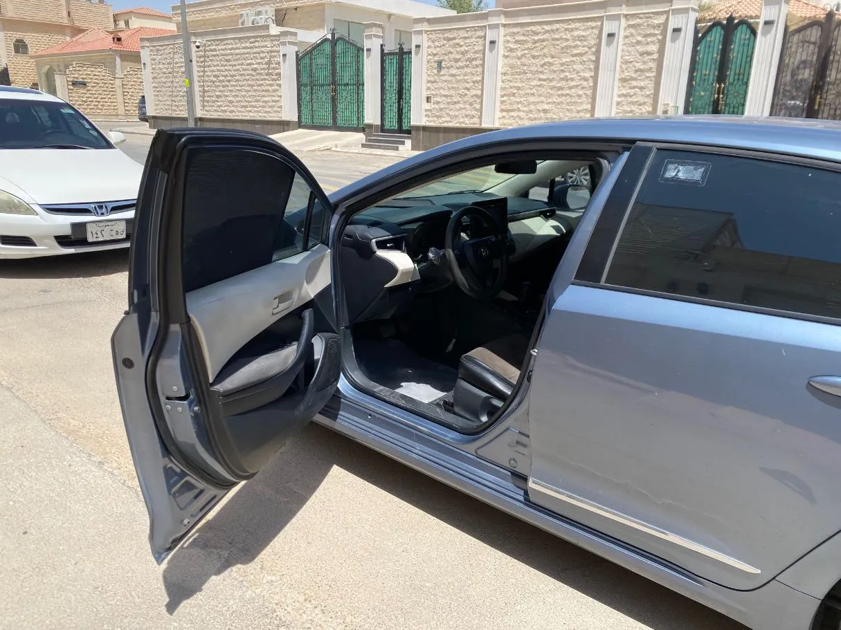 Car image 10