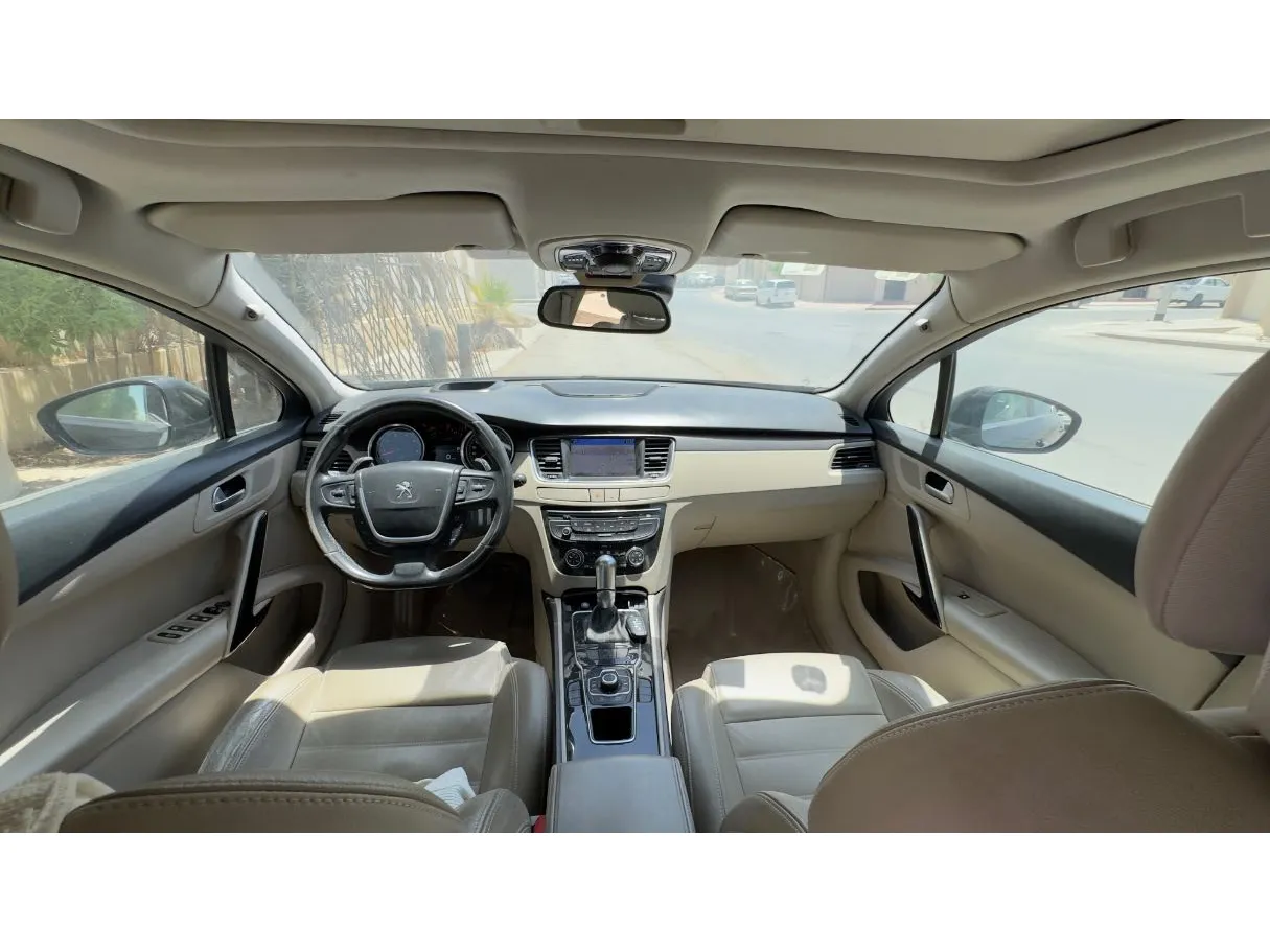 Car image 13