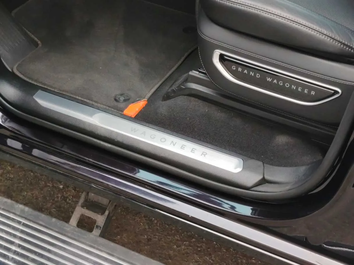 Car image 28