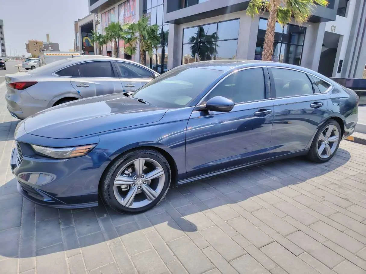 Car image 8