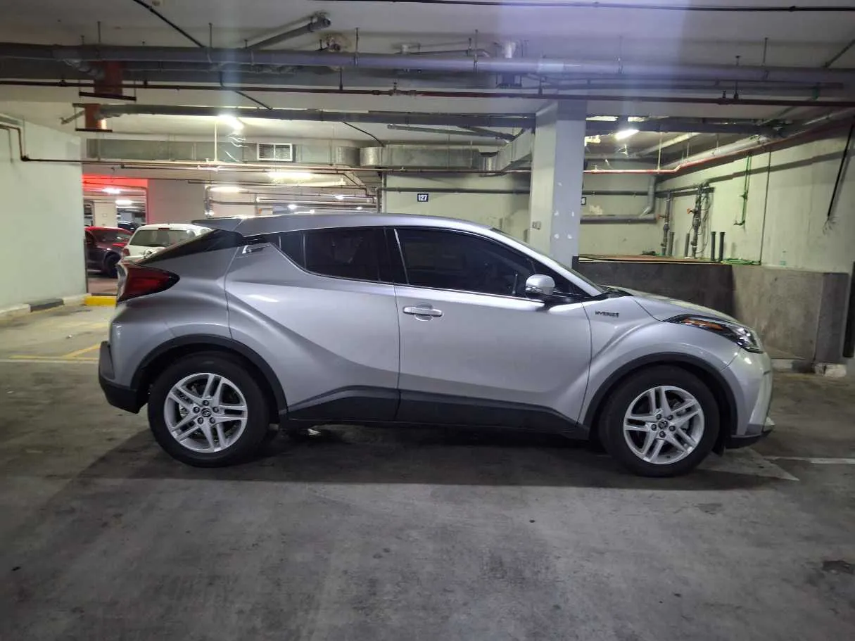 Car image 4
