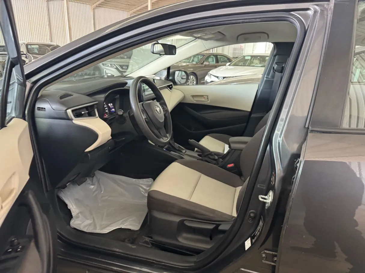 Car image 9
