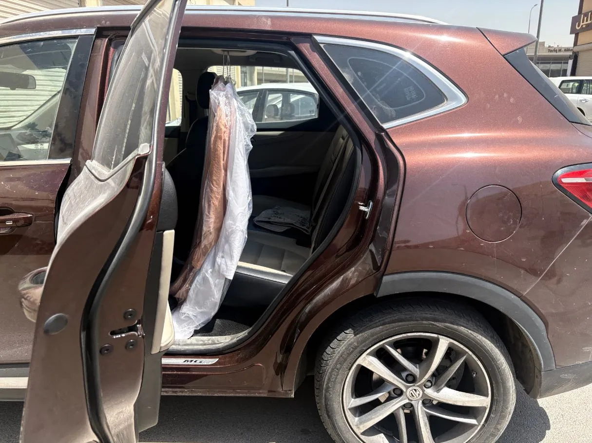 Car image 15