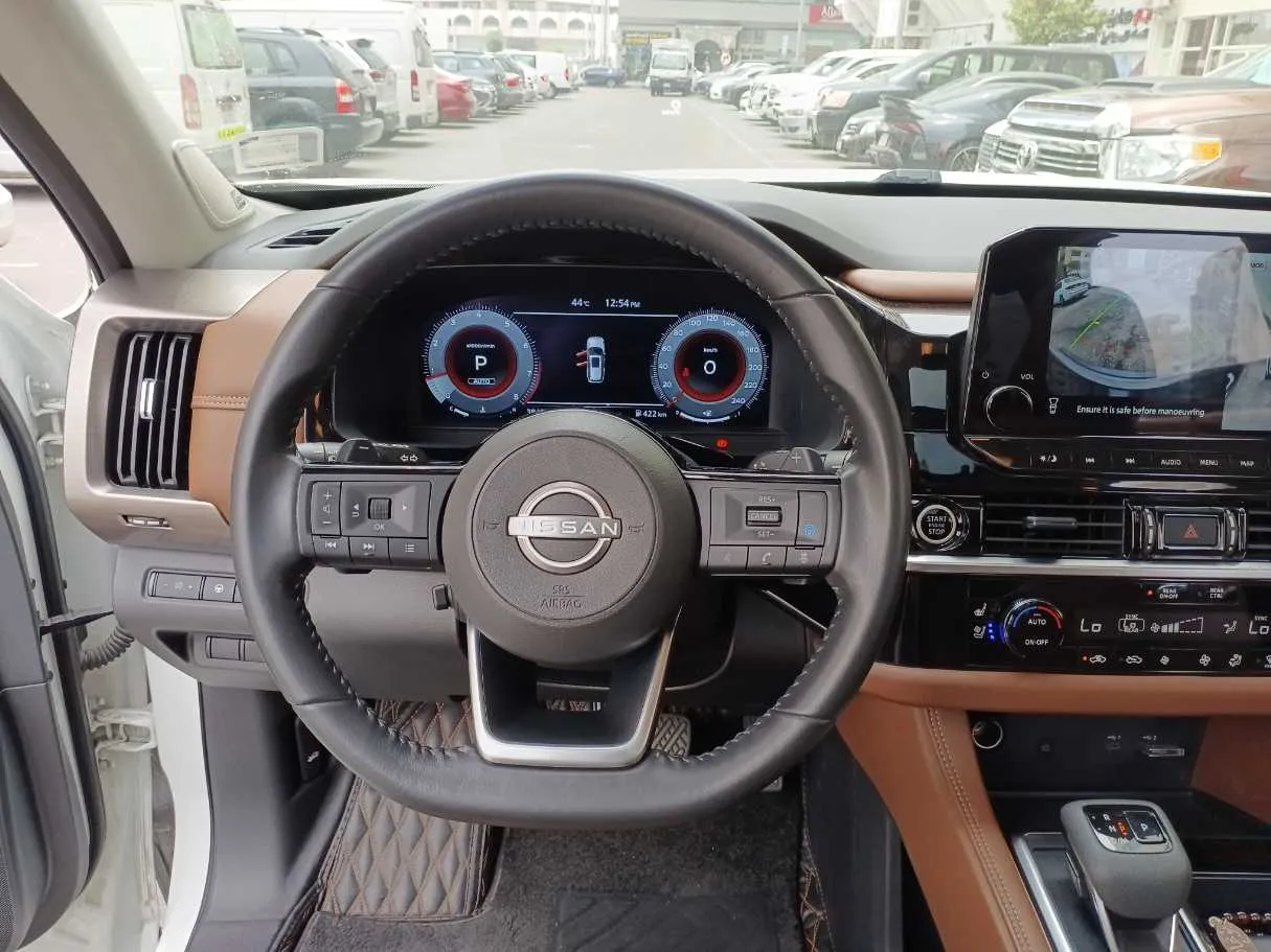 Car image 16