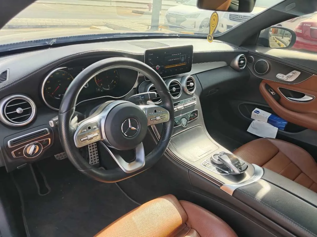 Car image 14
