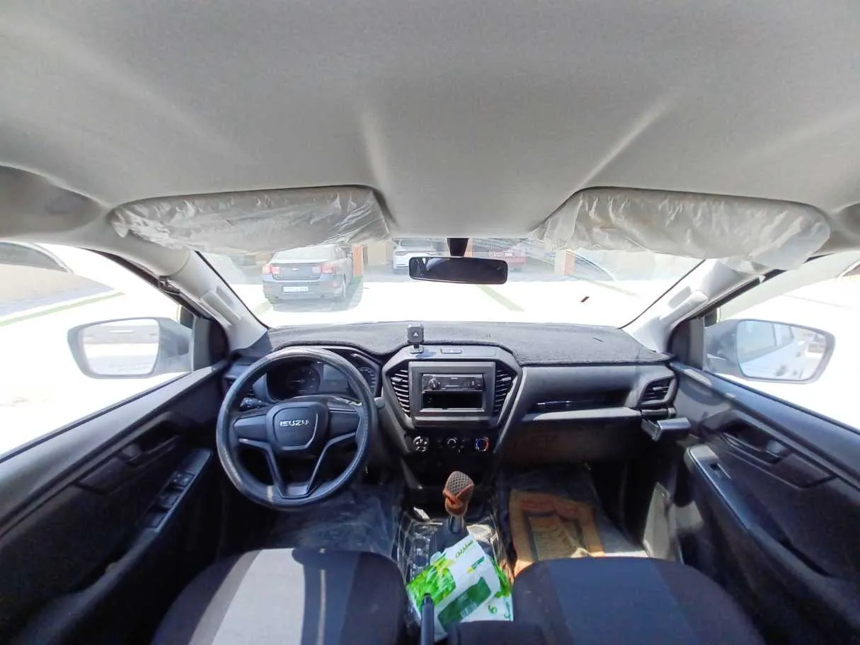 Car image 12