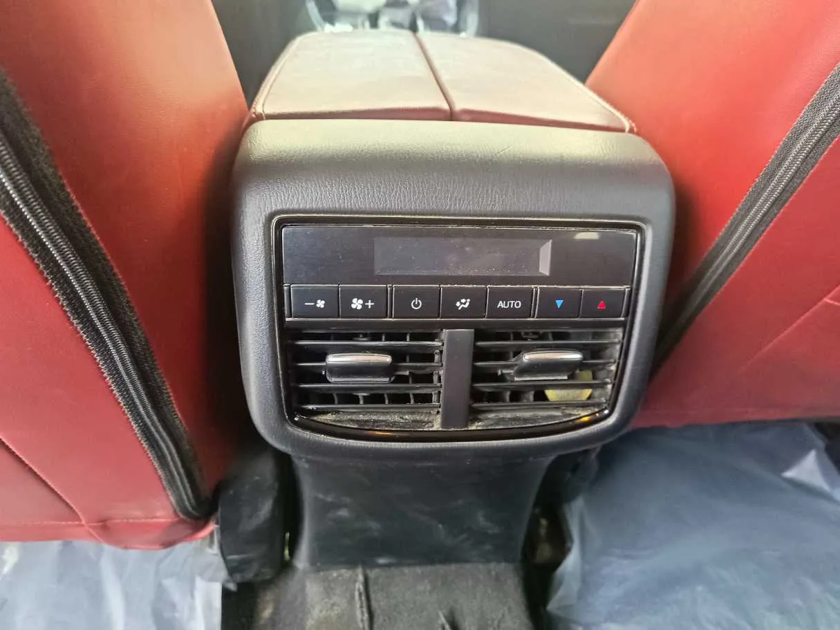 Car image 27