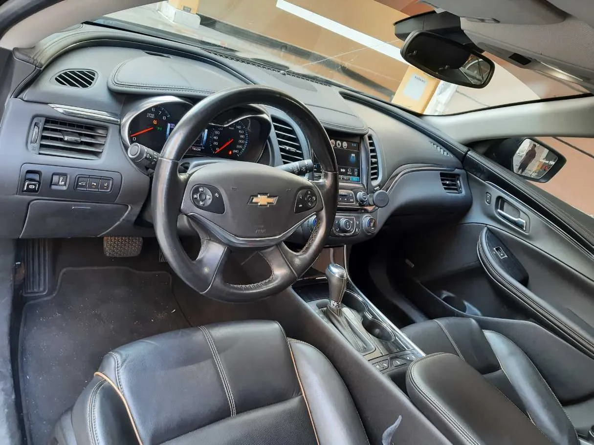 Car image 11