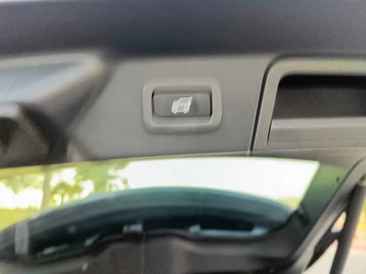 Car image 34