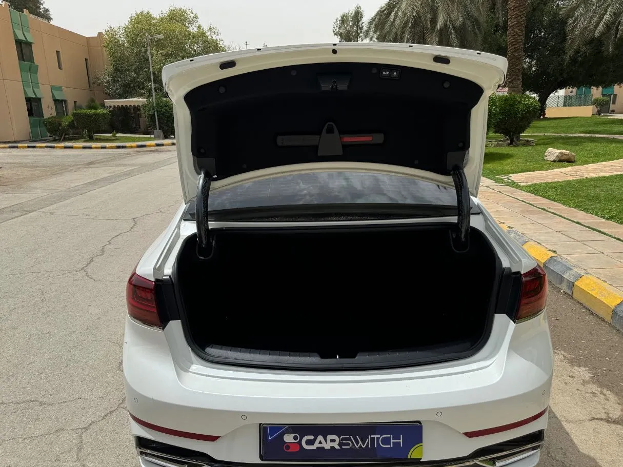 Car image 22
