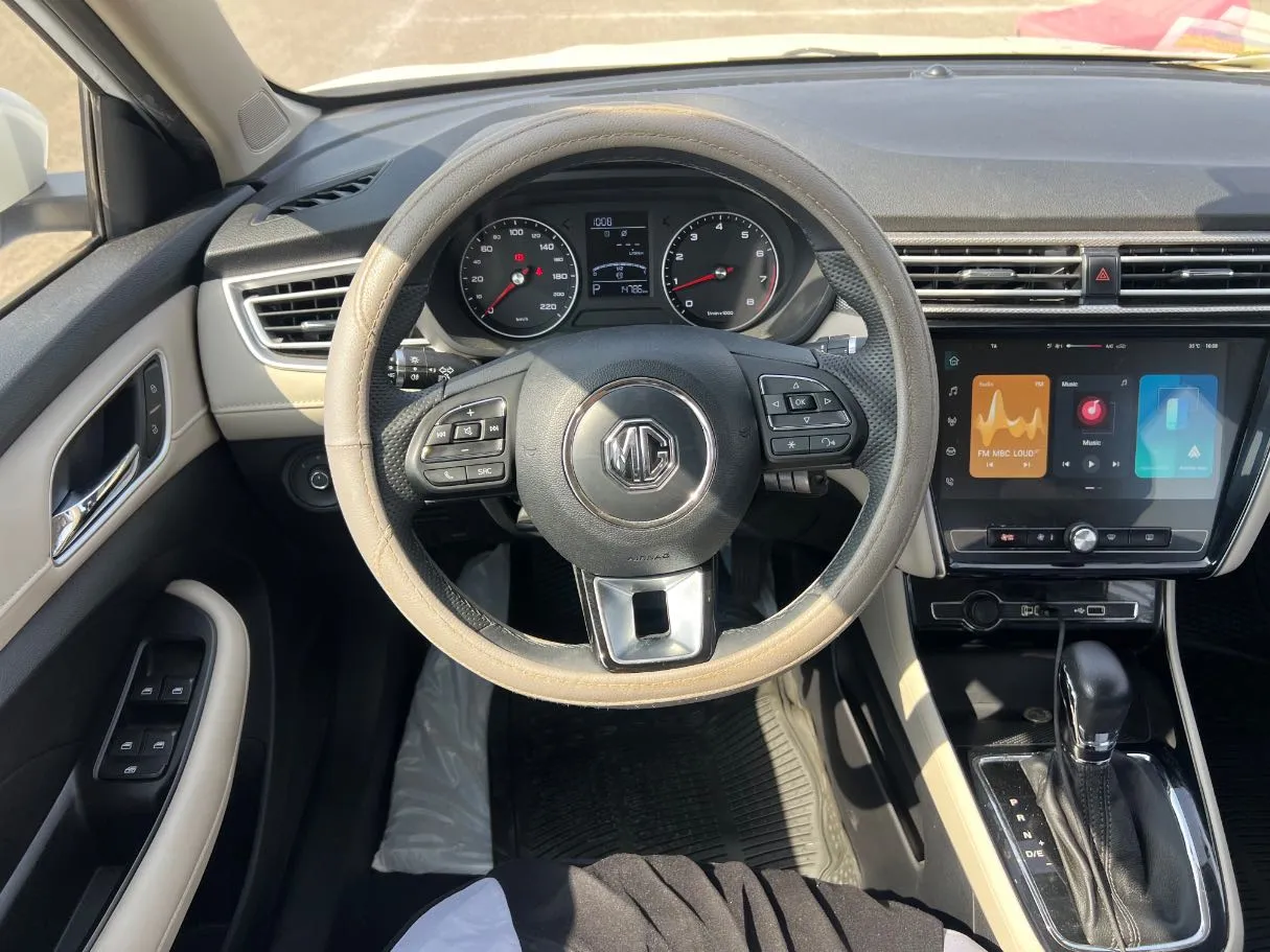 Car image 19