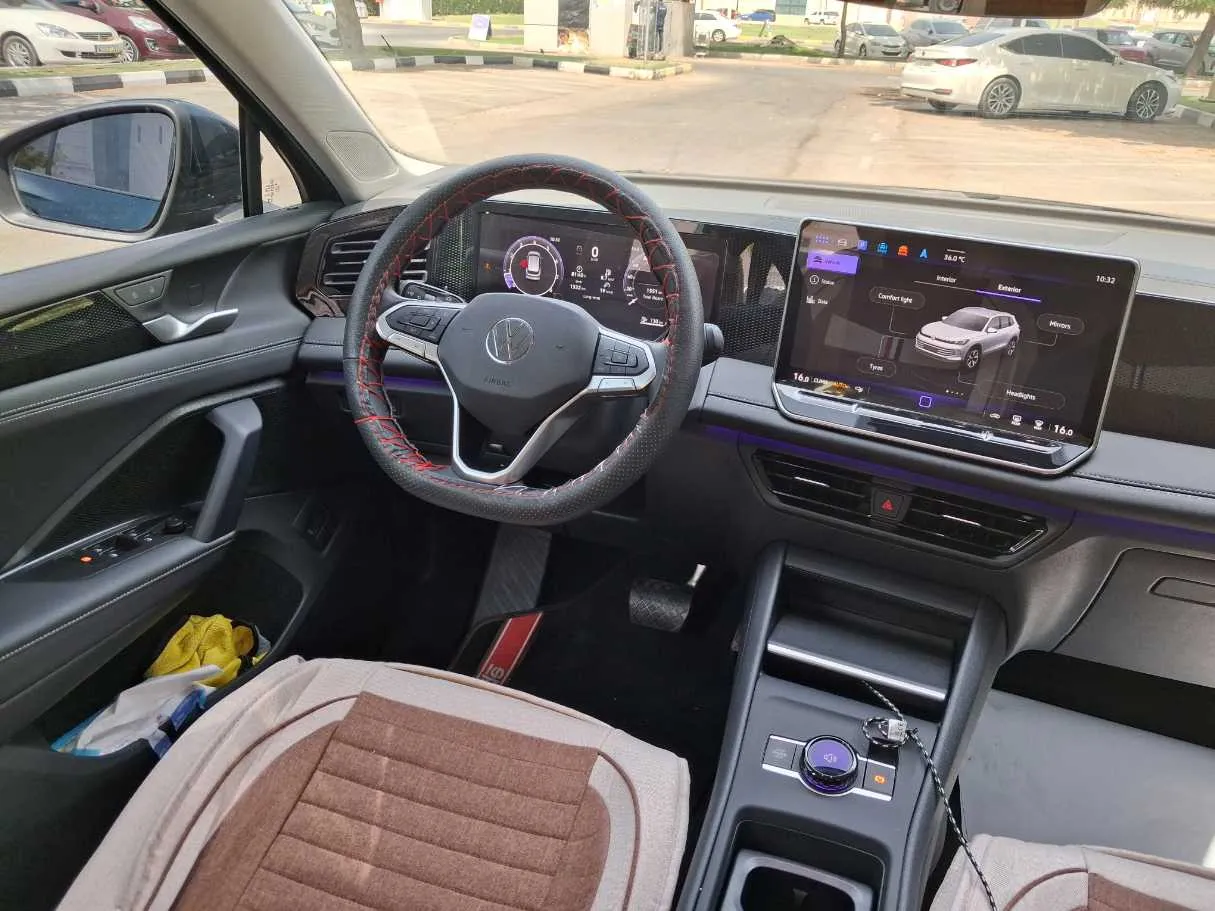 Car image 17