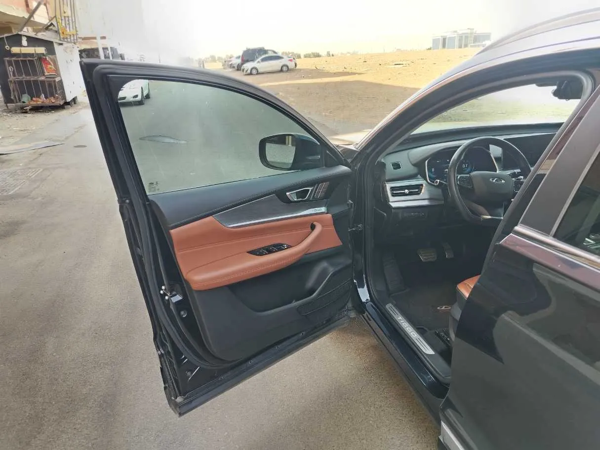 Car image 11