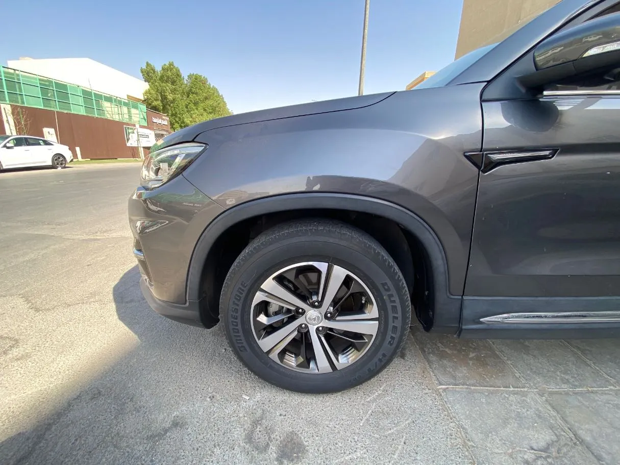 Car image 9