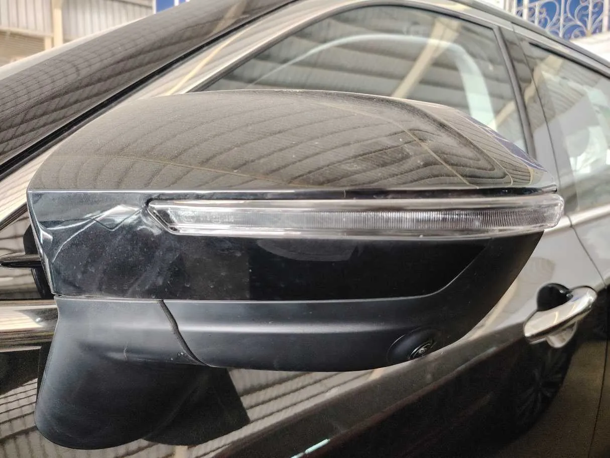 Car image 9