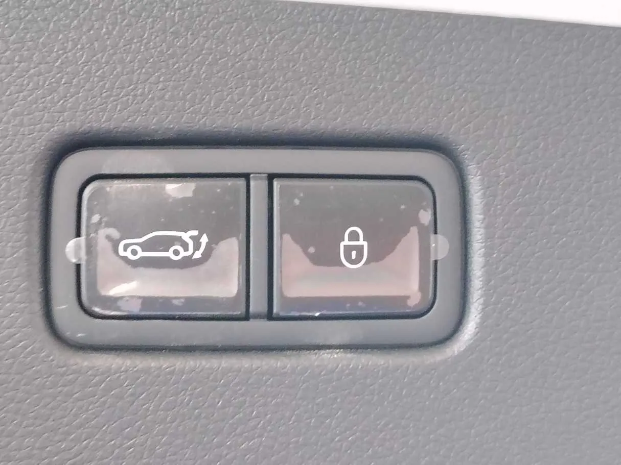 Car image 38
