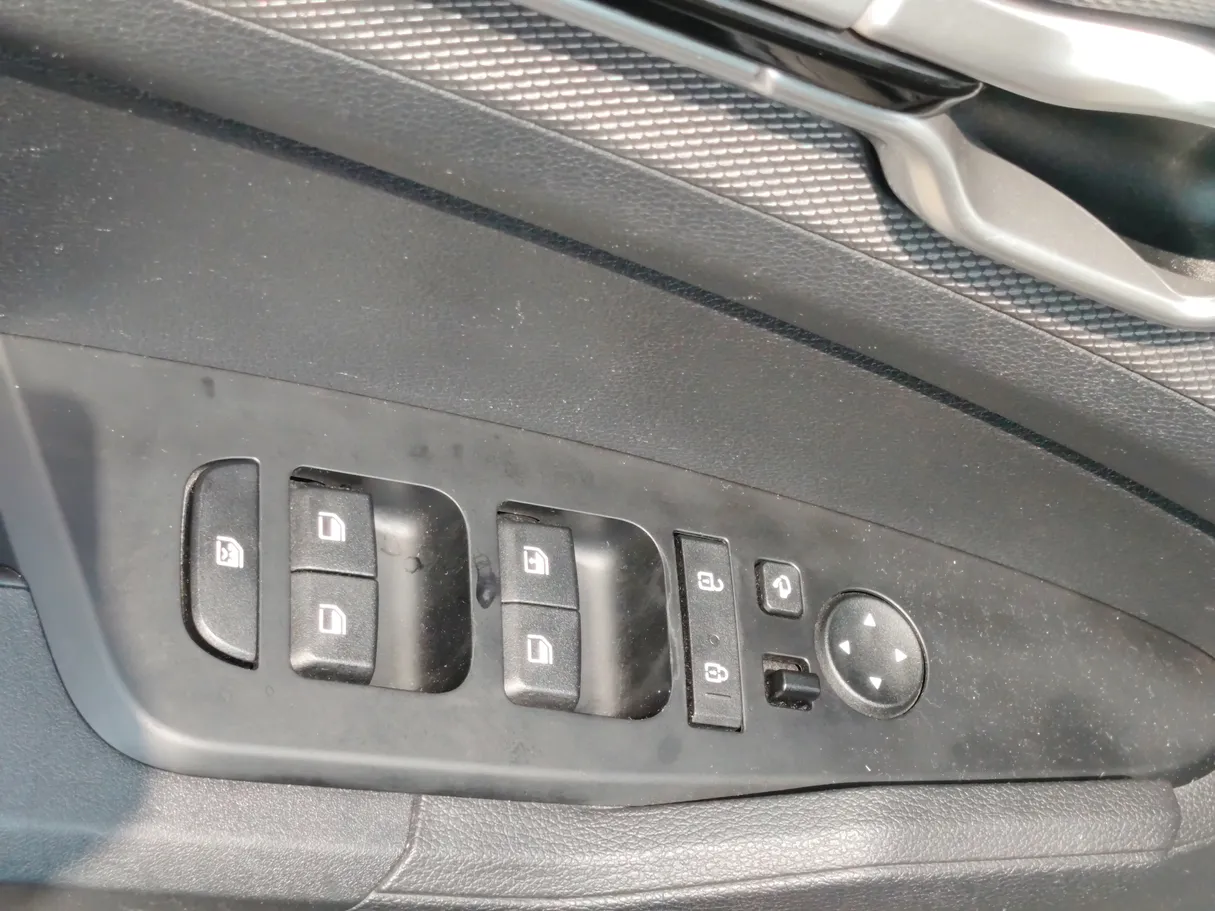 Car image 29