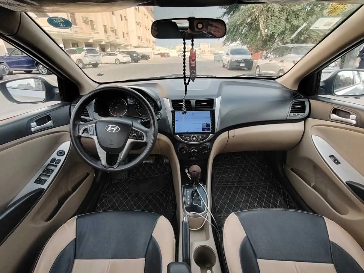 Car image 13