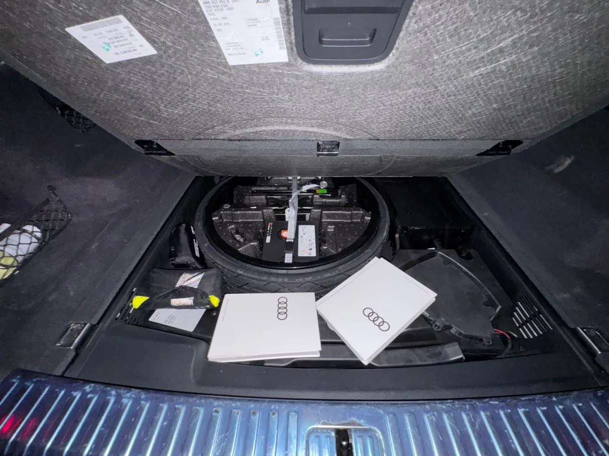 Car image 24