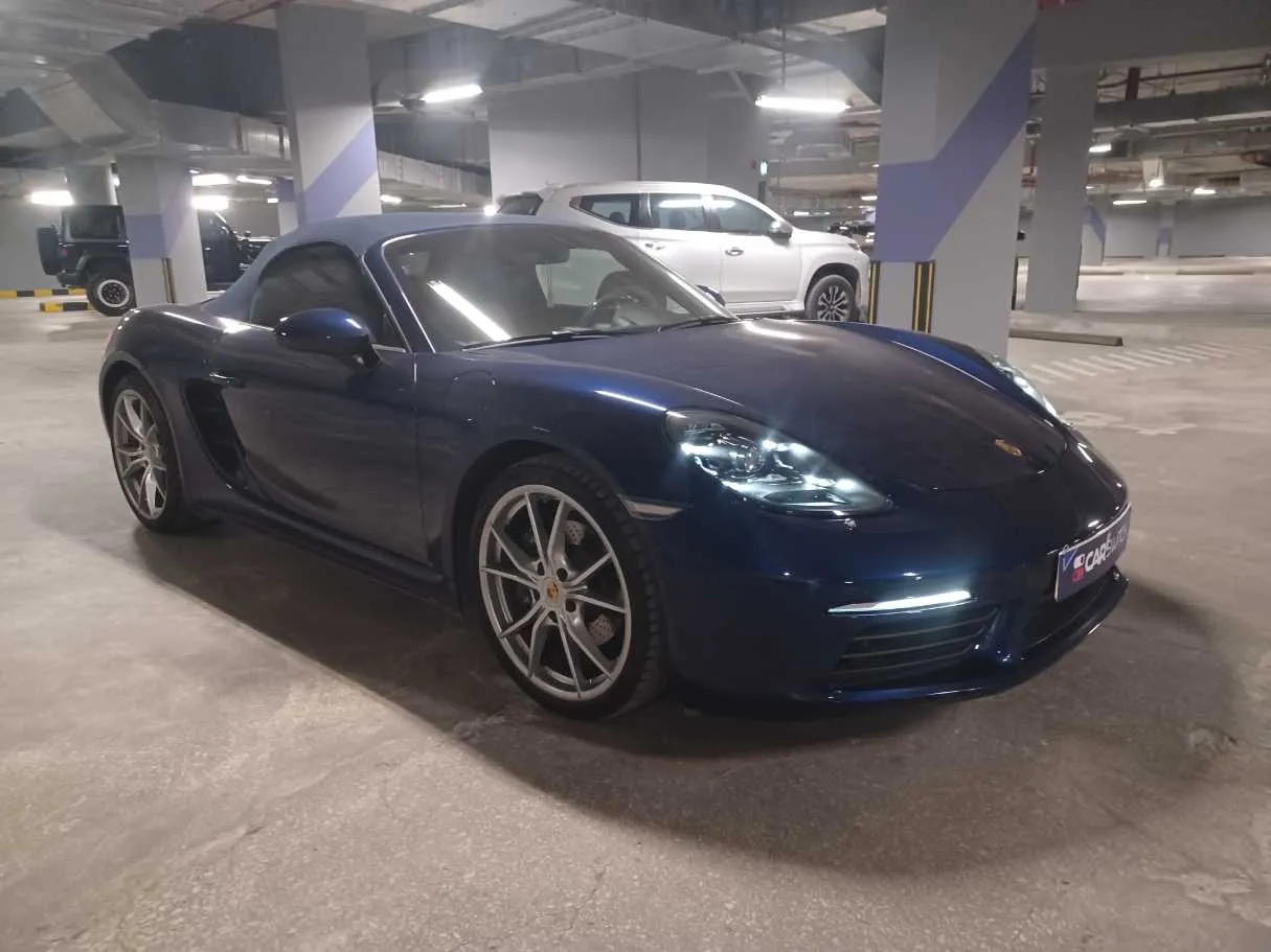 Car image 3