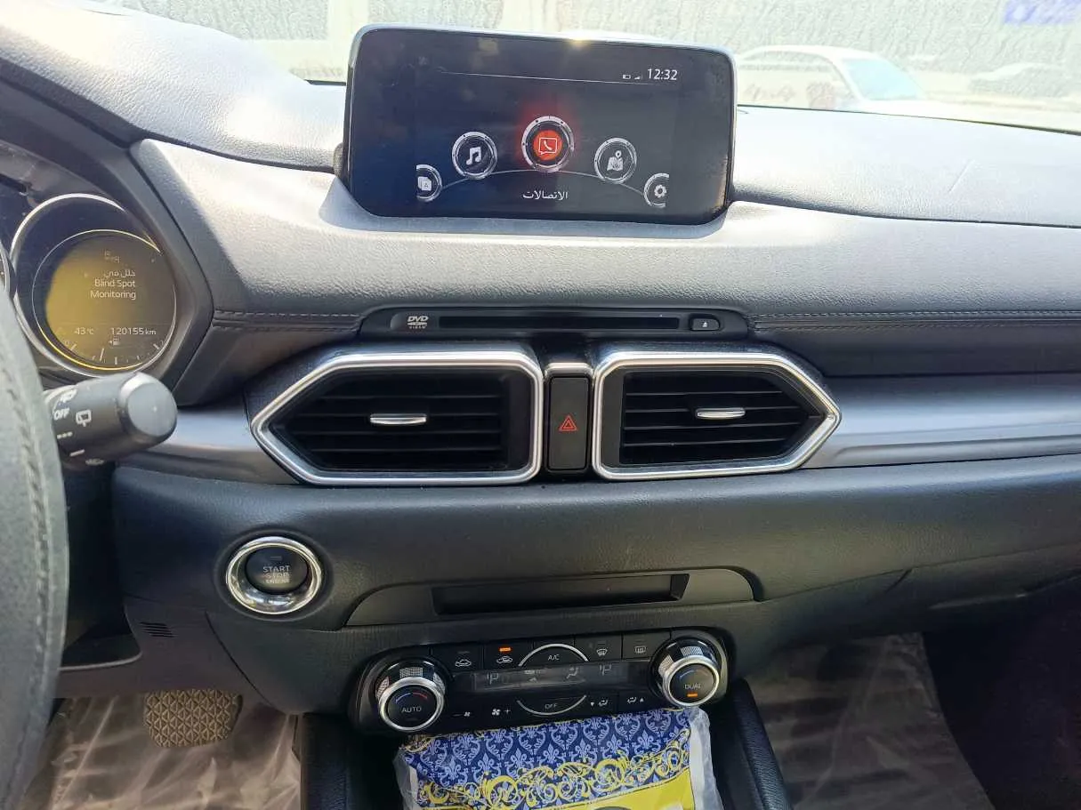 Car image 18