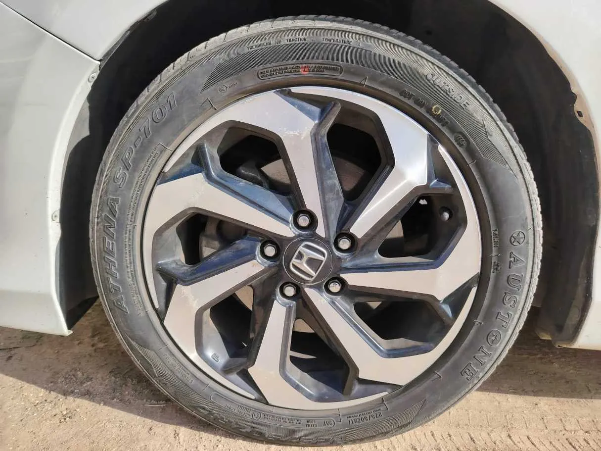 Car image 8